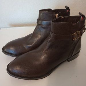 NWOT Tommy Hilfiger Brown Ankle Boots Size 9